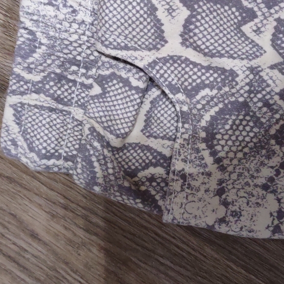 Fresh Prints of Bel-Air shorts animal print Gray - Picture 3 of 10